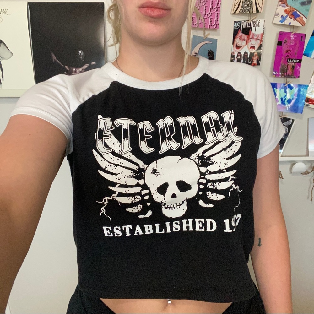 Edgy top🤍